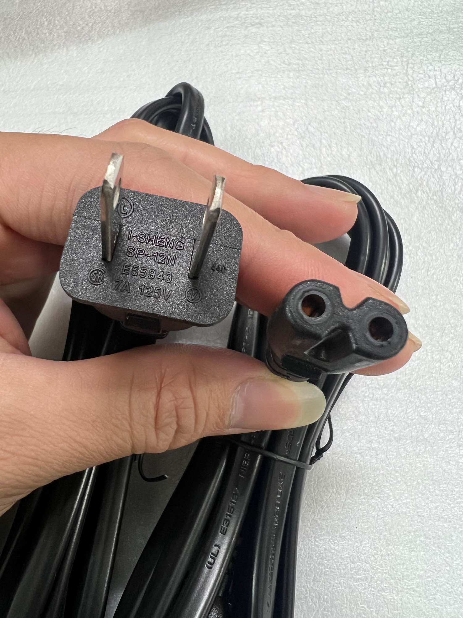 Dây nguồn số 8  ( lõi 0,75mm dài 1,5m )