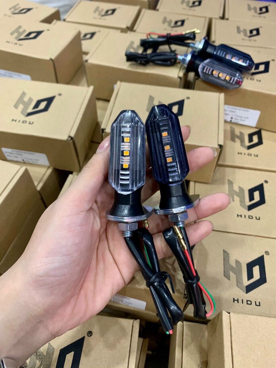 (Hình thật, Video thật) Đèn xi nhan K4 hiệu Hidu màu khói và trong