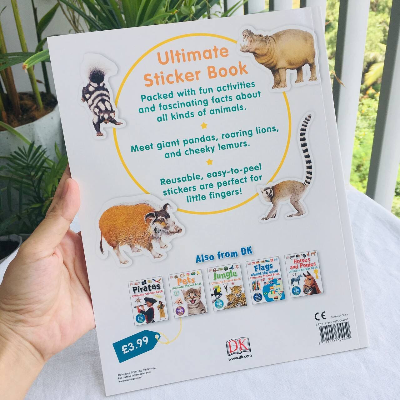 Sách Animal Ultimate Sticker Book - Ultimate Stickers (Paperback) (ISBN 9781405304450)