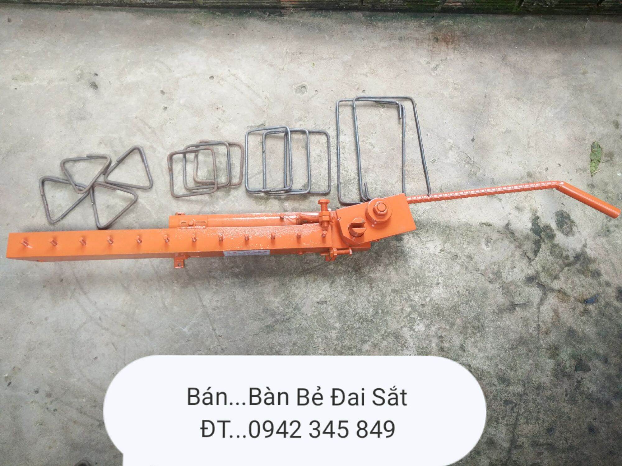 Bàn bẻ đai xây dựng