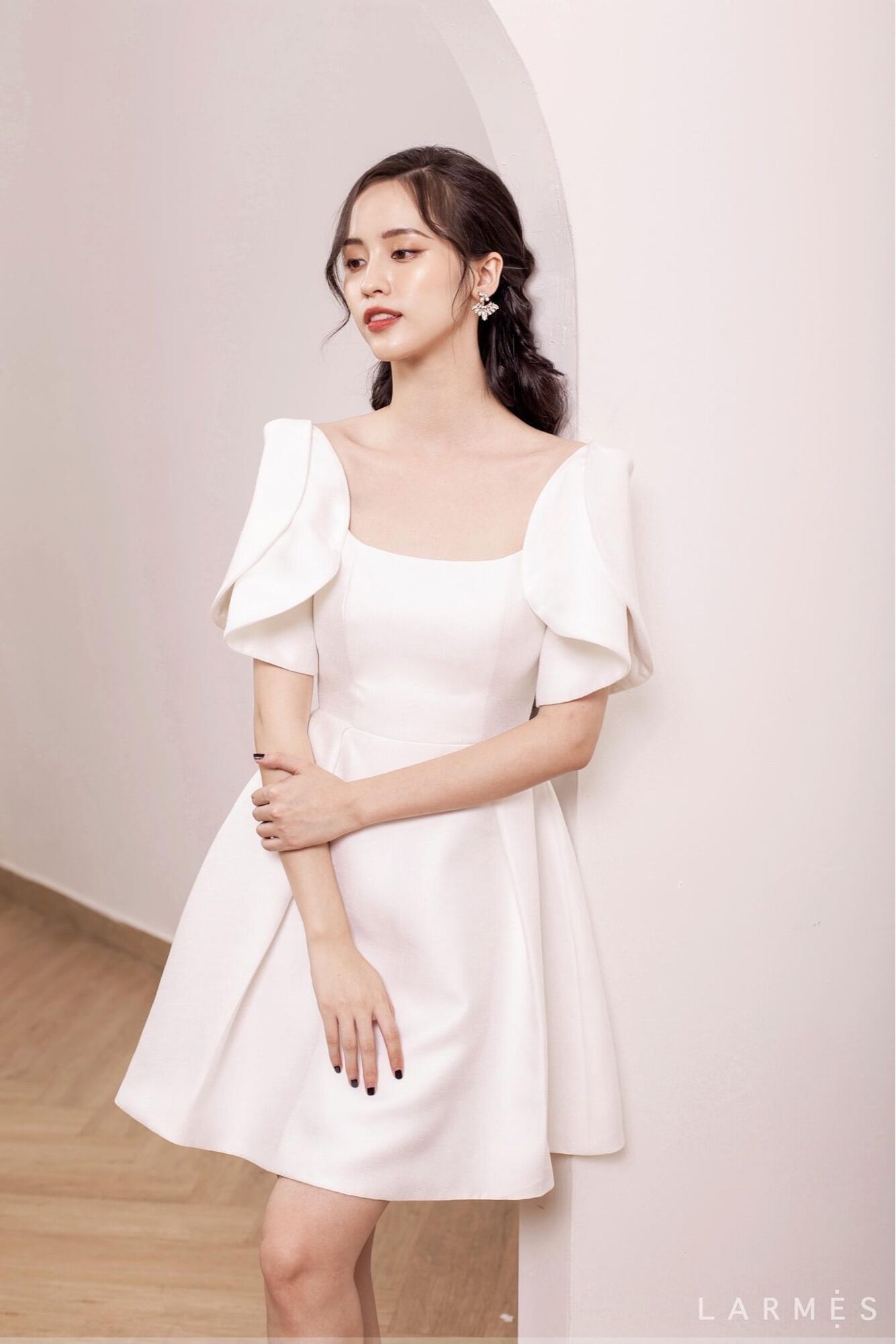 LARMES - Đầm trắng tay thiên nga Swan