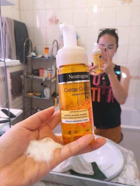 Sữa rửa mặt tinh chất nghệ  Neutrogena 150ml