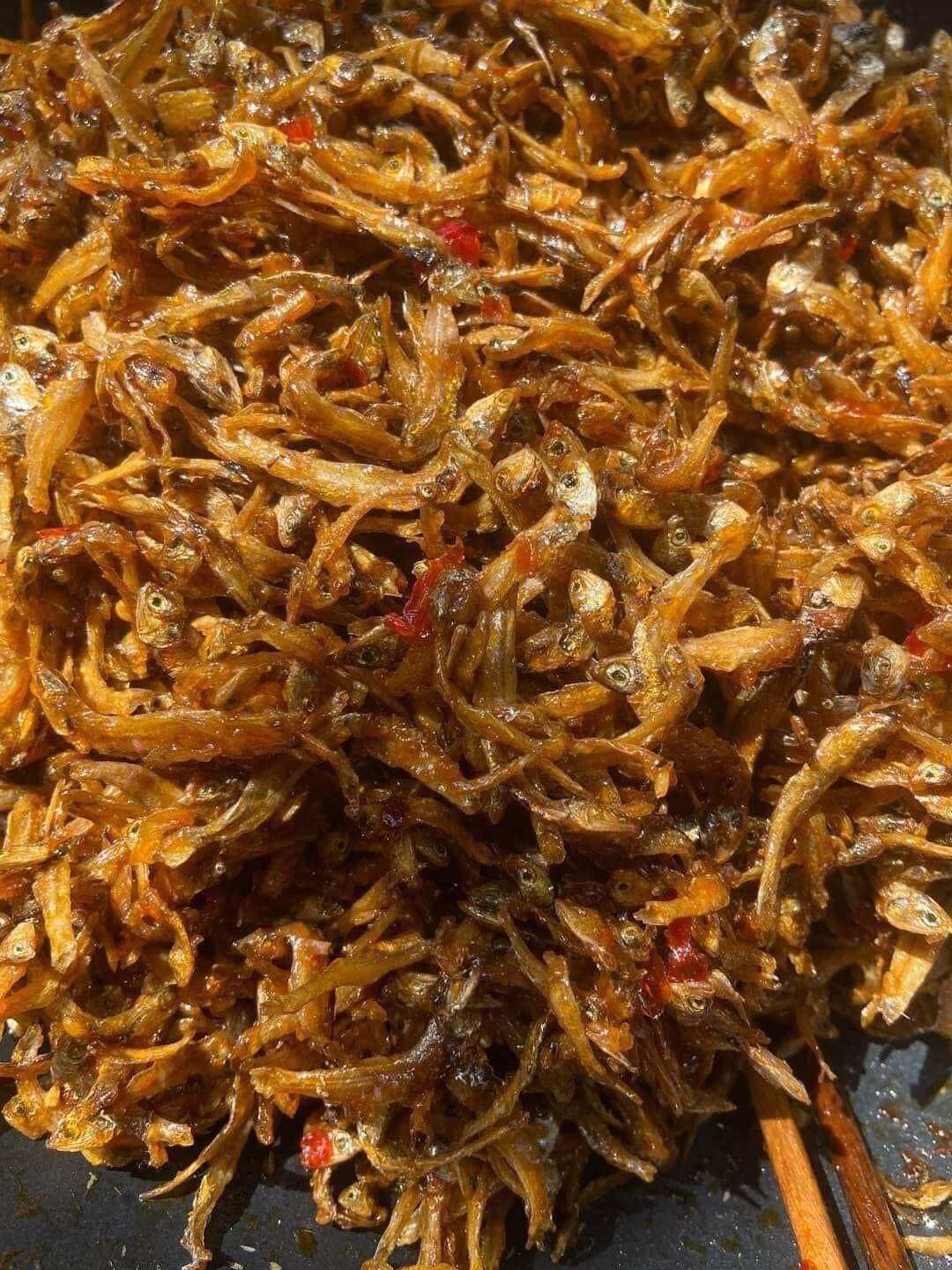 hộp 500g cá cơm sấy rim tỏi ớt ngon khó cưỡng