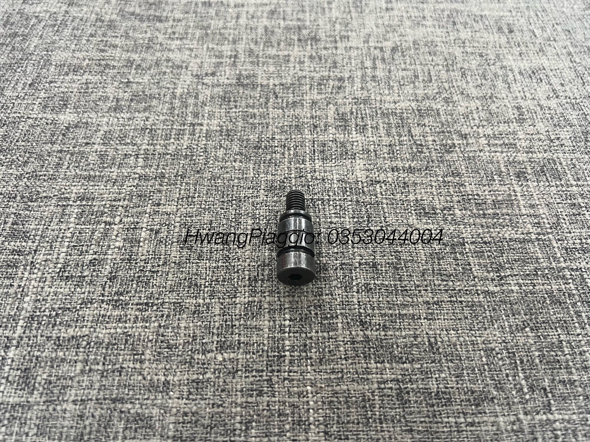 Ốc chân chống cạnh xe Liberty ABS