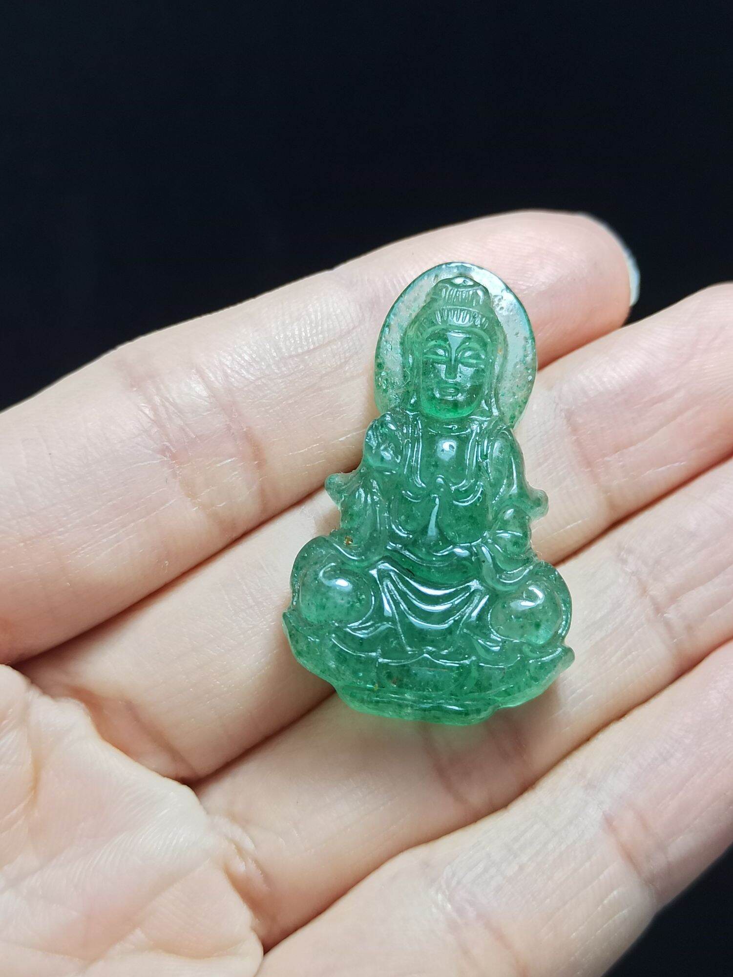 1 Mặt dây Mẹ Quán Thế Âm đá thạch anh  dâu tây xanh loại đẹp, nhiều titan
