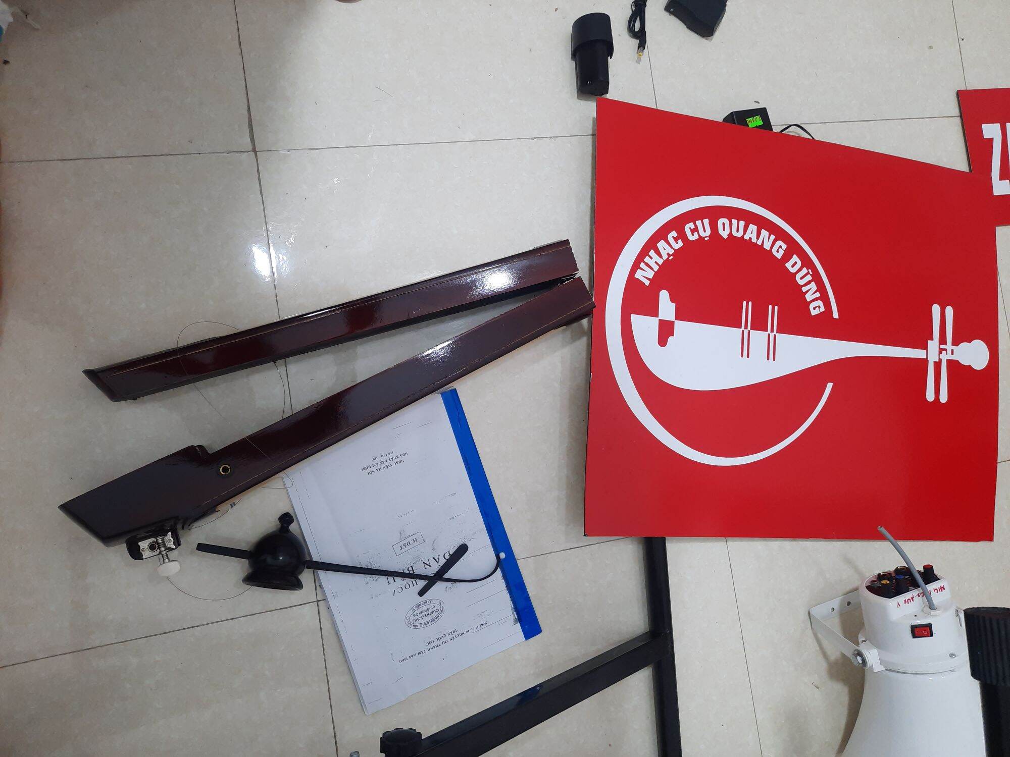 Đàn bầu điện giá rẻ chất lượng tốt