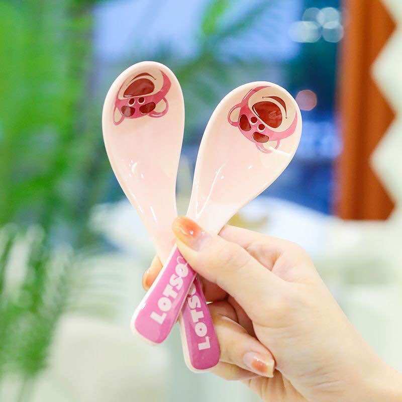 Muỗng thìa ăn gấu dâu lotso bằng sứ decor dễ thương - hàng chính hãng disney