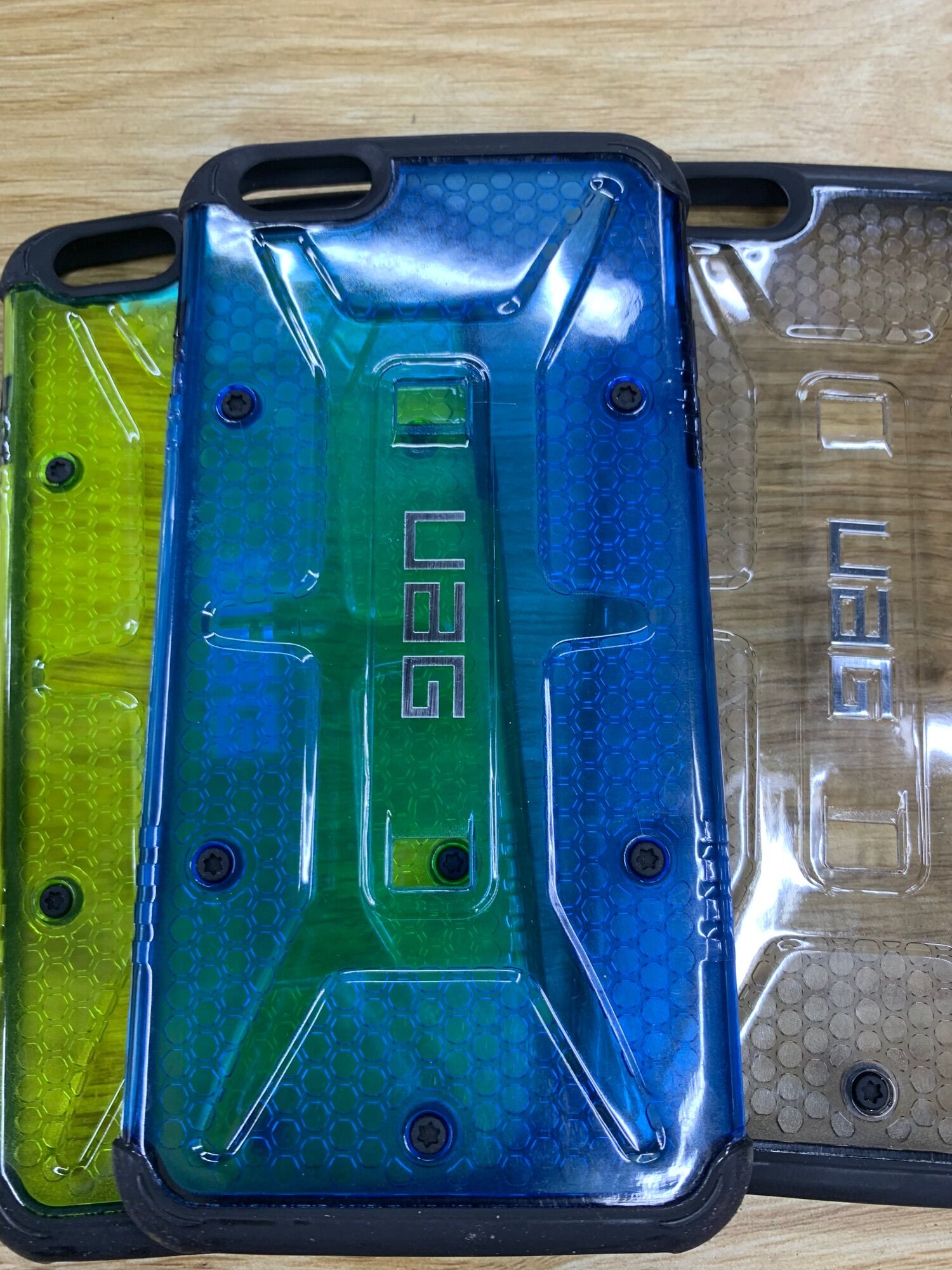 Ốp lưng iPhone 6 Plus viền dẻo chống sốc hiệu UAG