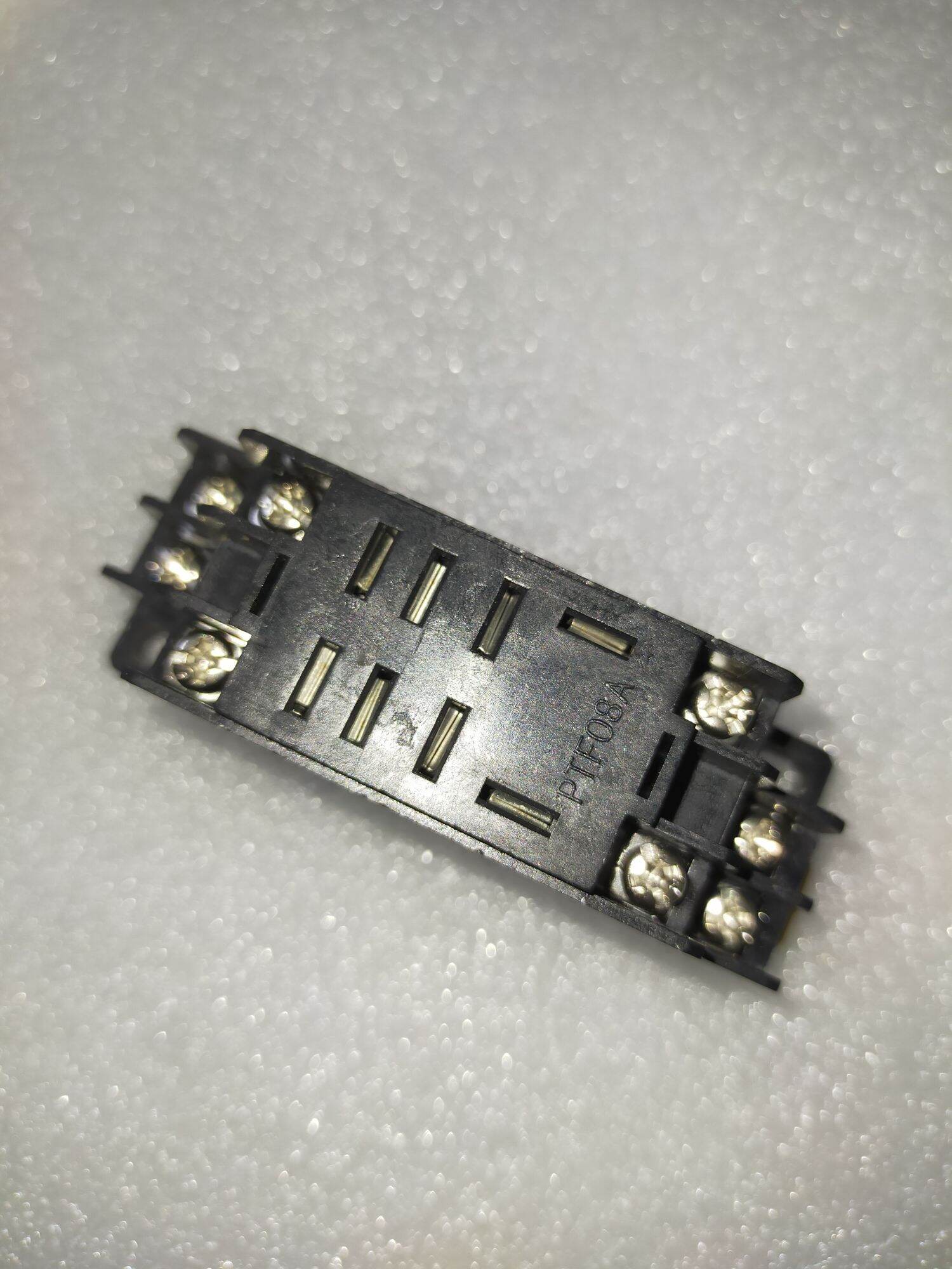 Đế relay 8 chân 12v, đế rờ le 8 chân 12v, đế rờ le kiếng 8 chân 12v, đế relay kiến 8 chân 12v, đế ly2n omron