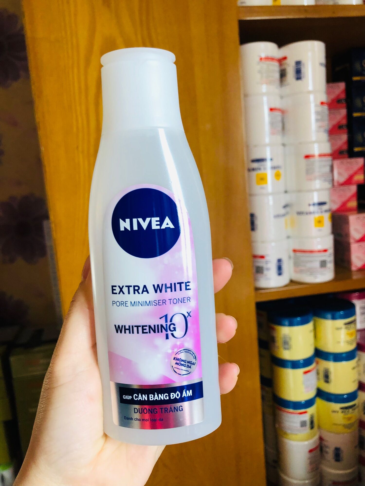 Nivea nước hoa Hồng dưỡng trắng da 200ml