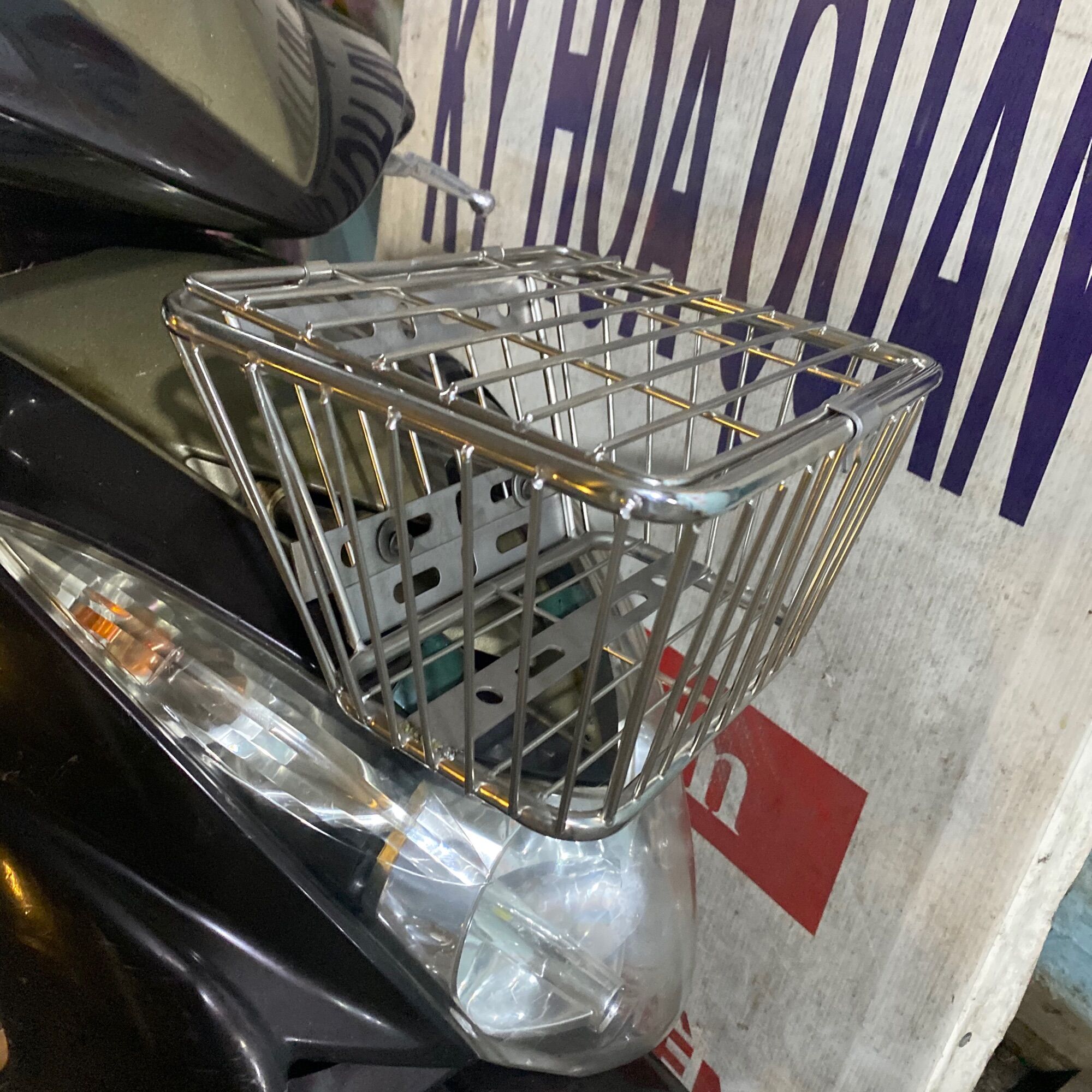 Rổ inox gắn xe máy size 26x20x13cm
