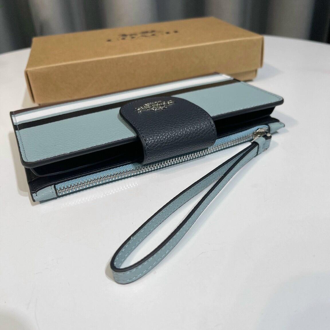 Ví Coa*ch Tech Phone Wallet sang trọng