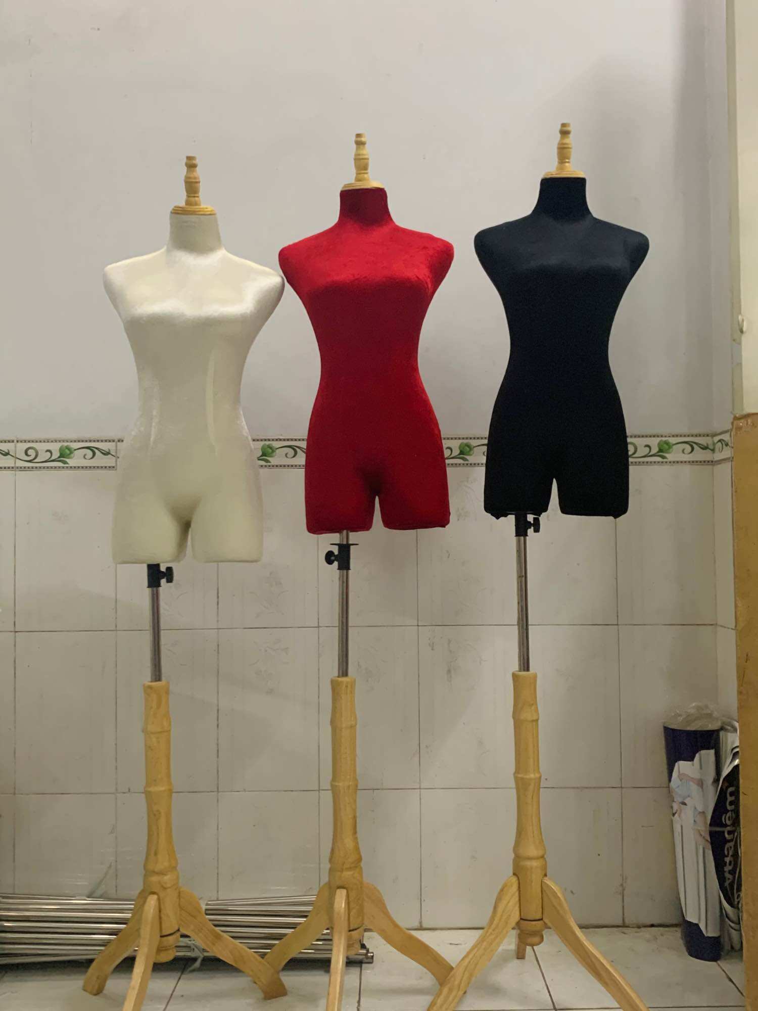 Manocanh nhung nữ đầu gỗ đế gỗ