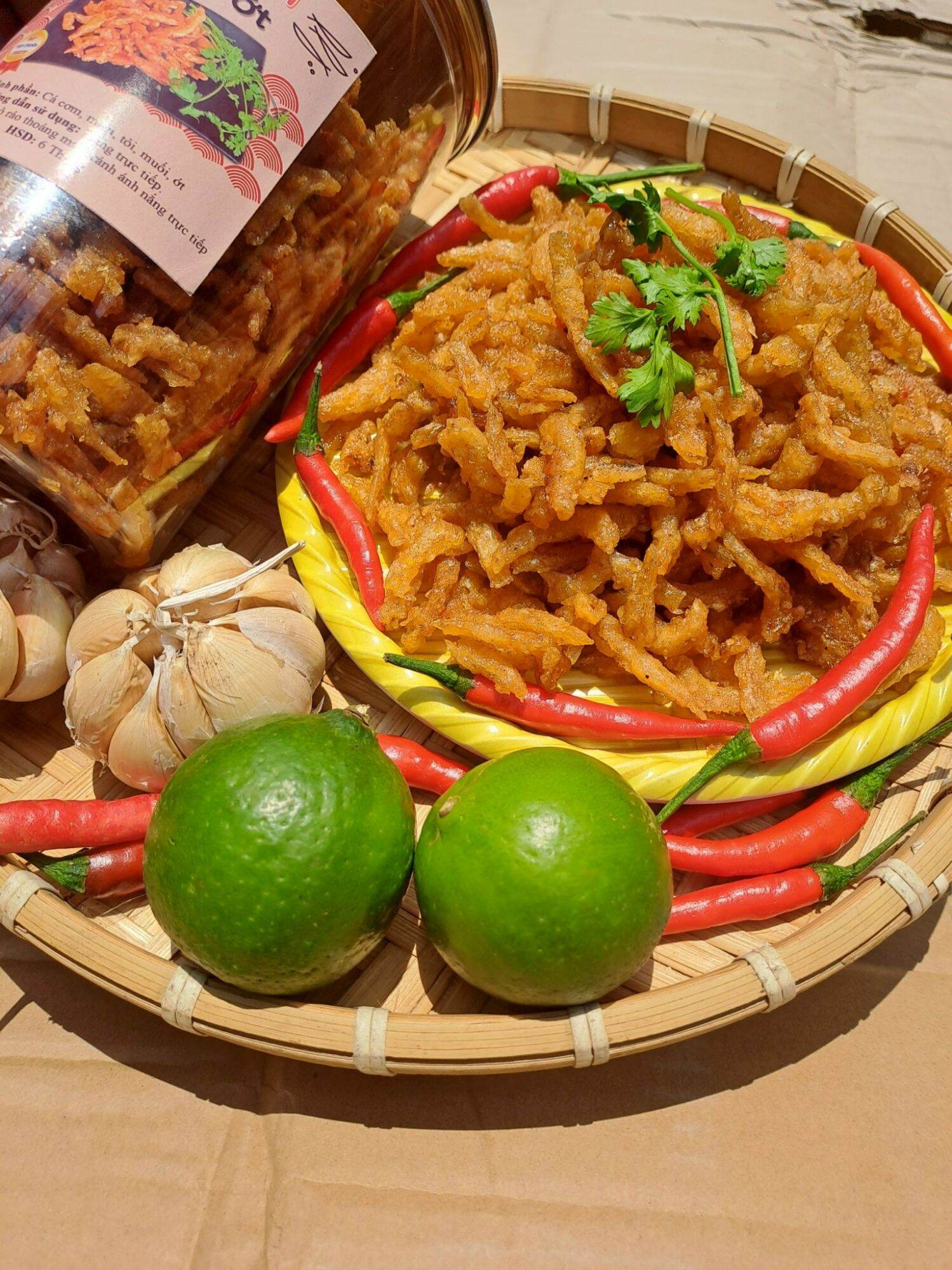 Cá cơm chiên giòn rim tỏi ớt ăn liền hộp 250gr