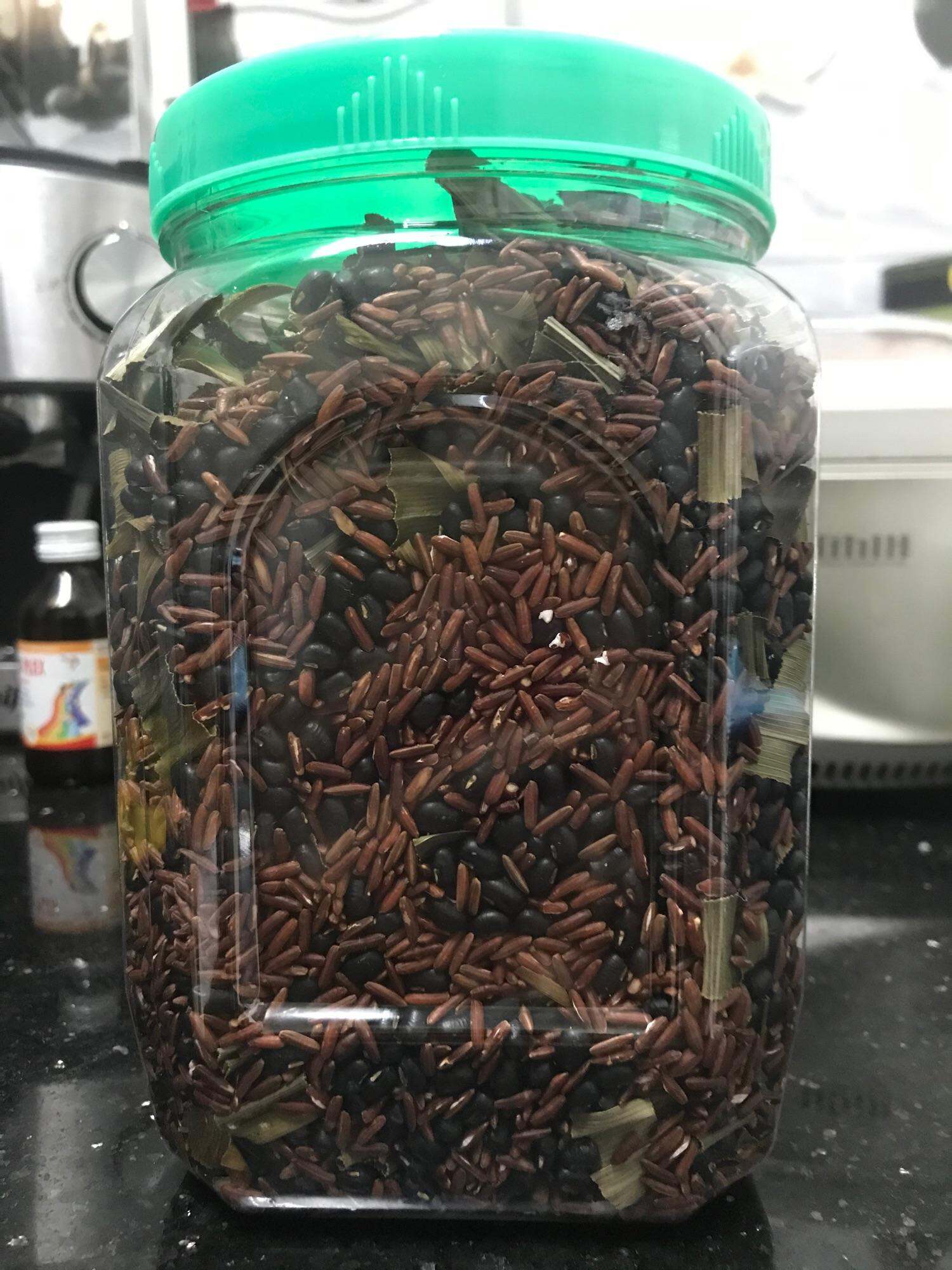 Trà gạo lứt đậu đen xanh lòng kèm lá dứa