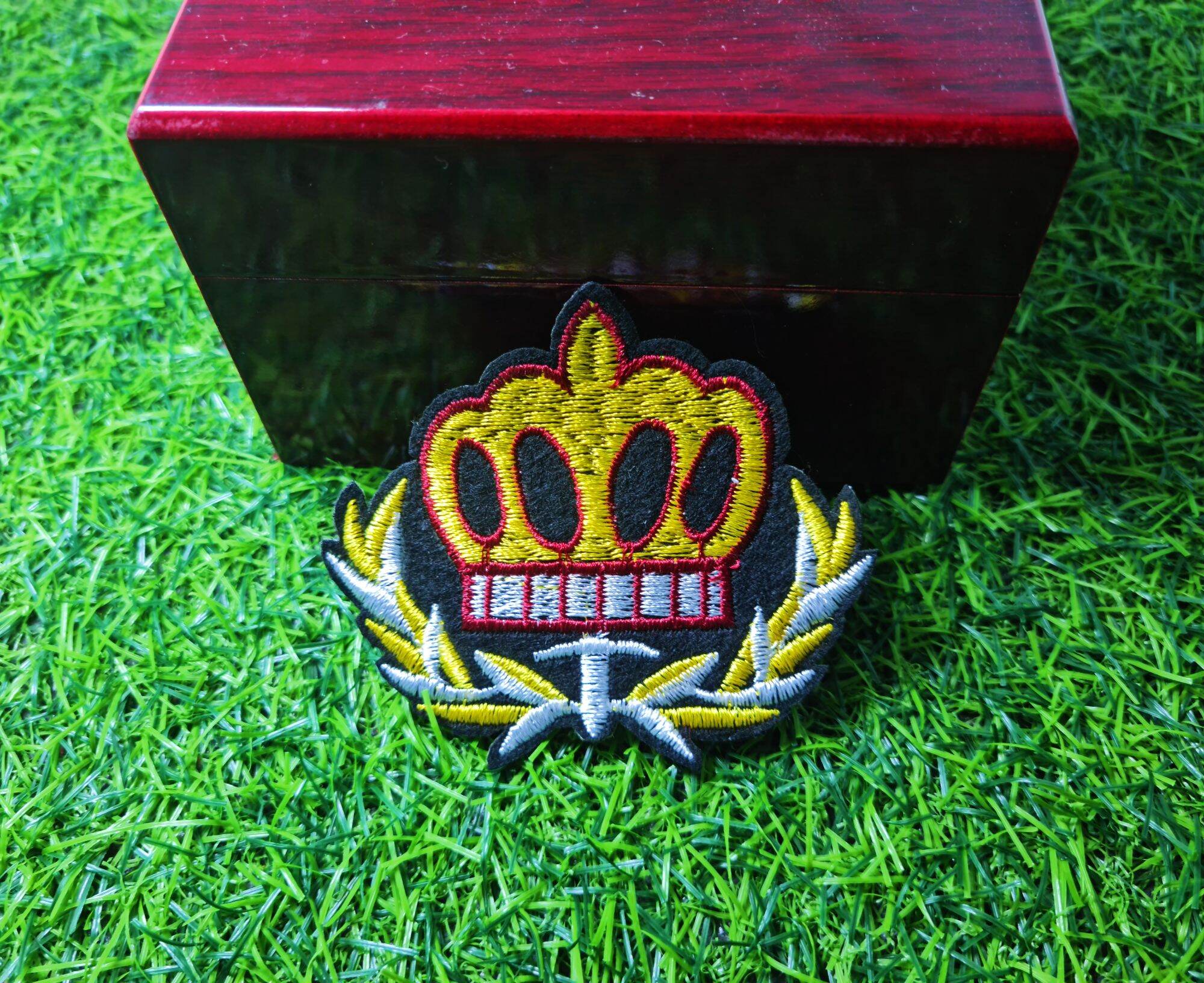 Sticker Thêu Ủi Vương Miệng Cao Cấp MS7YRTU