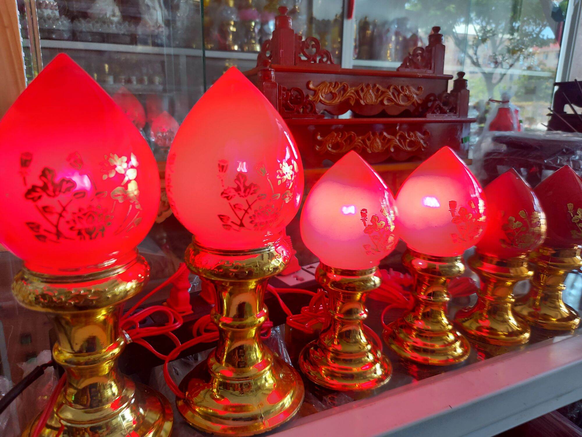 Đèn Quả Đào Thờ