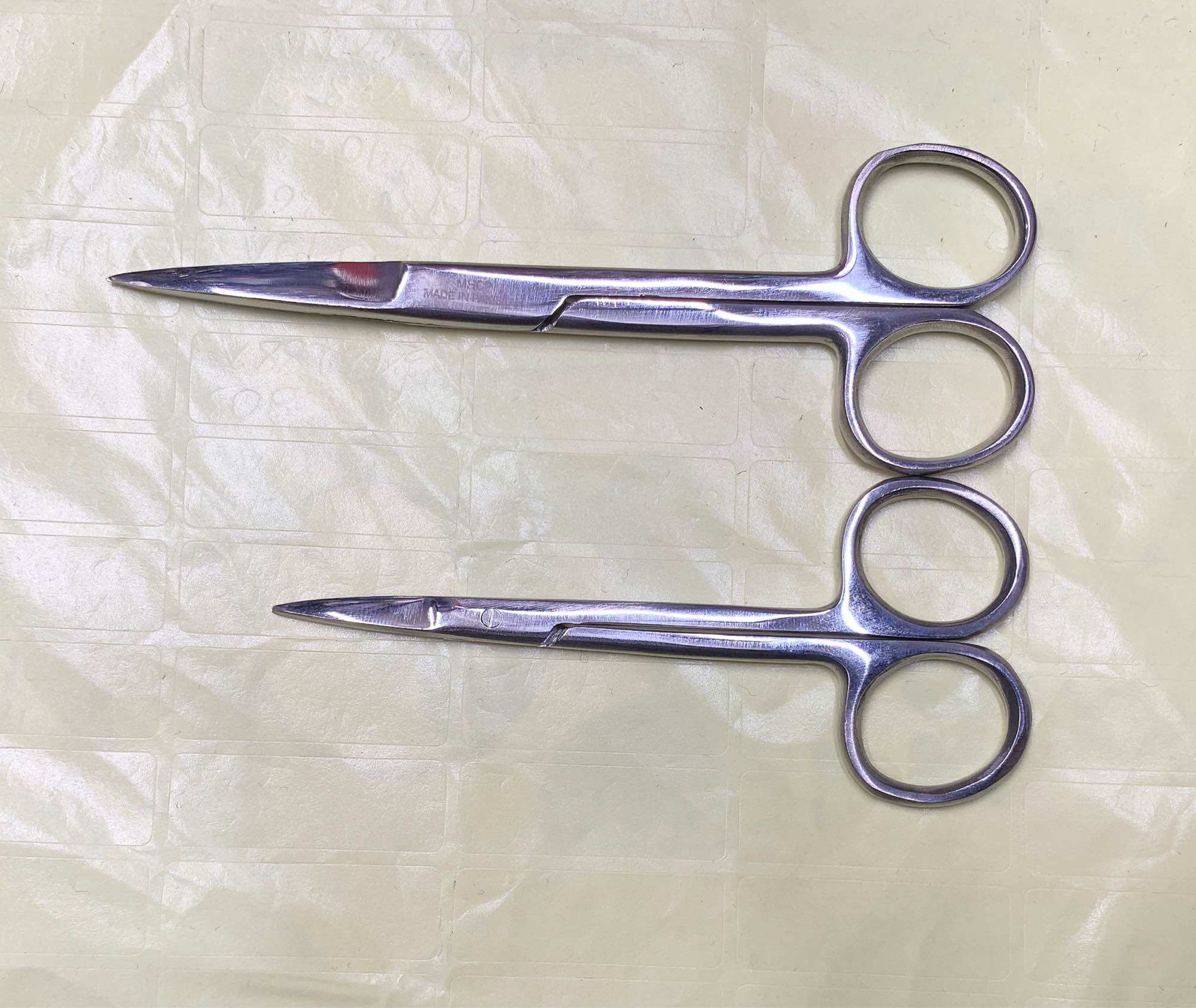 Kéo inox có loại mũi thẳng và mũi cong dài 10,5cm, kéo tốt của Pakistan
