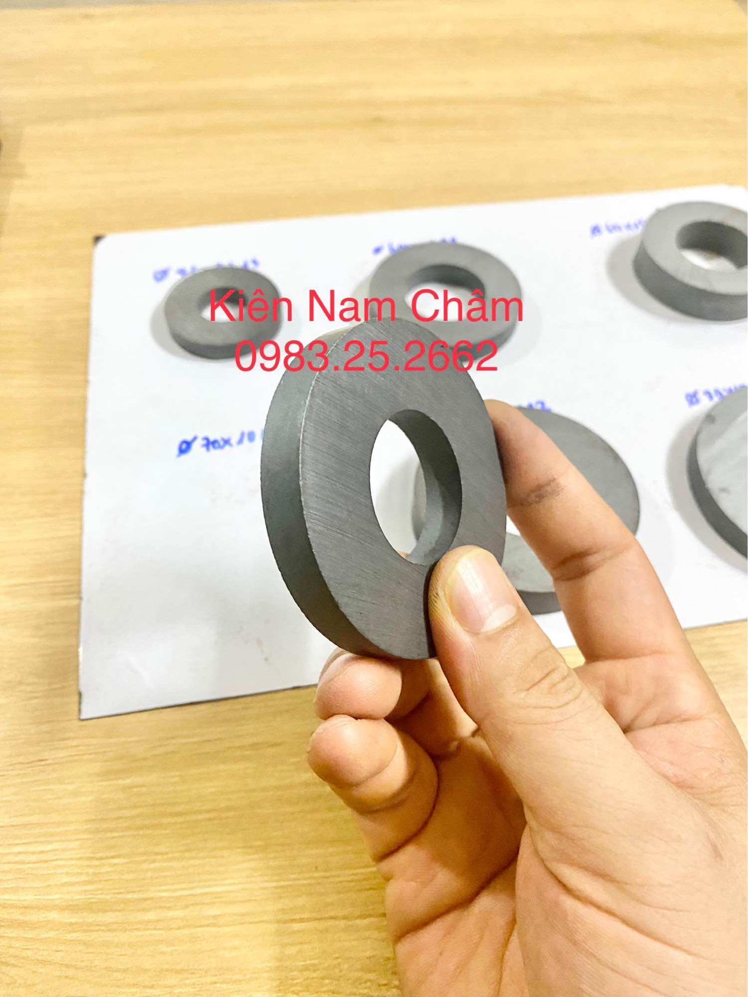 Nam châm vĩnh cửu có lỗ nhiều kích thước