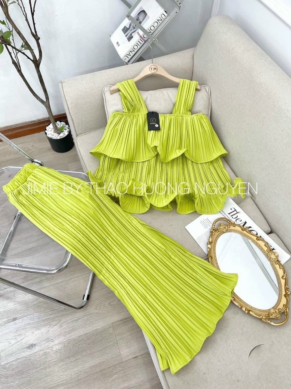 Jum hai dây cổ vuông quần ống rộng có lot trong chất voan dập ly cực đẹp m546