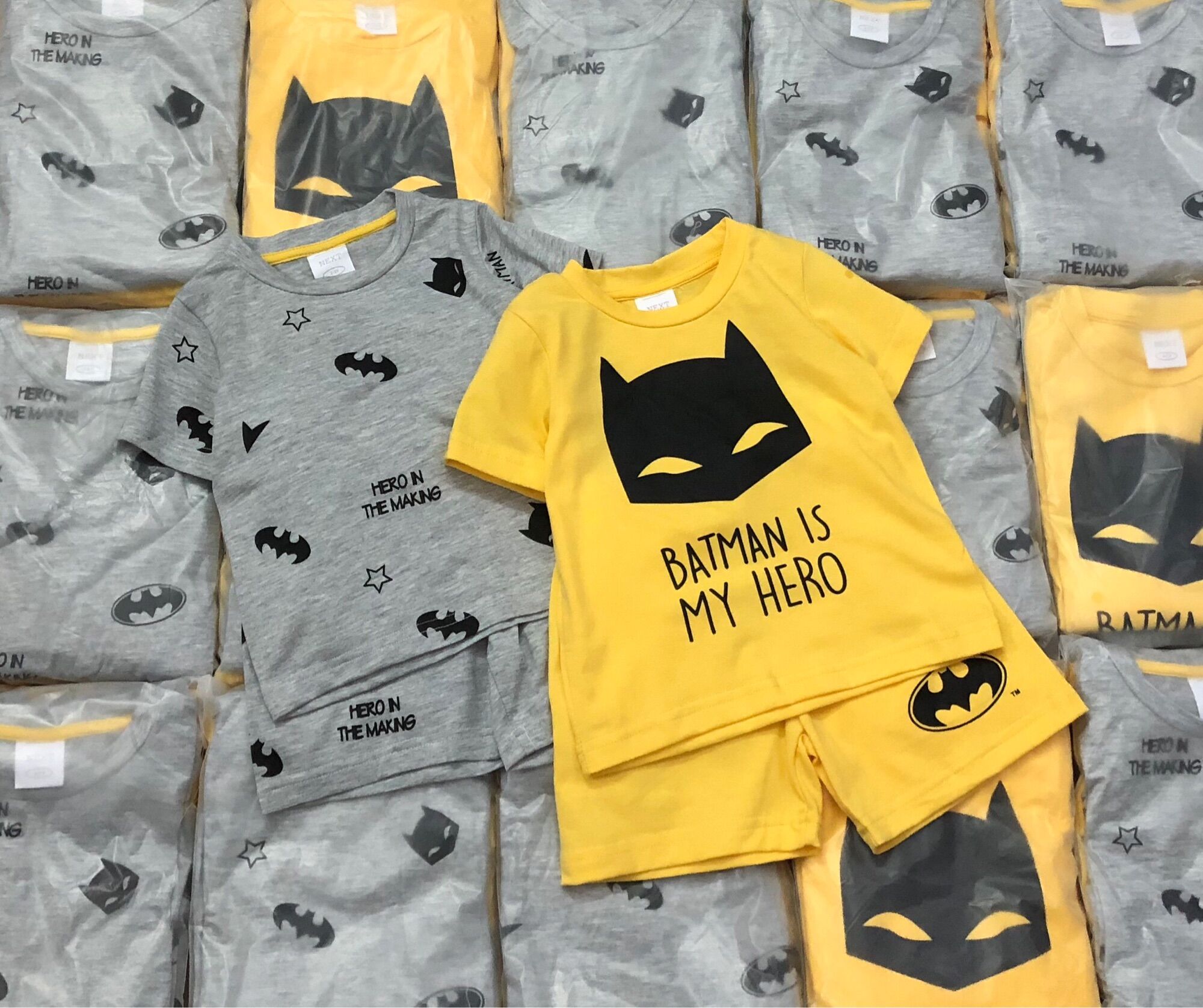 Set 2 bộ Batman vàng ghi Next cho bé trai