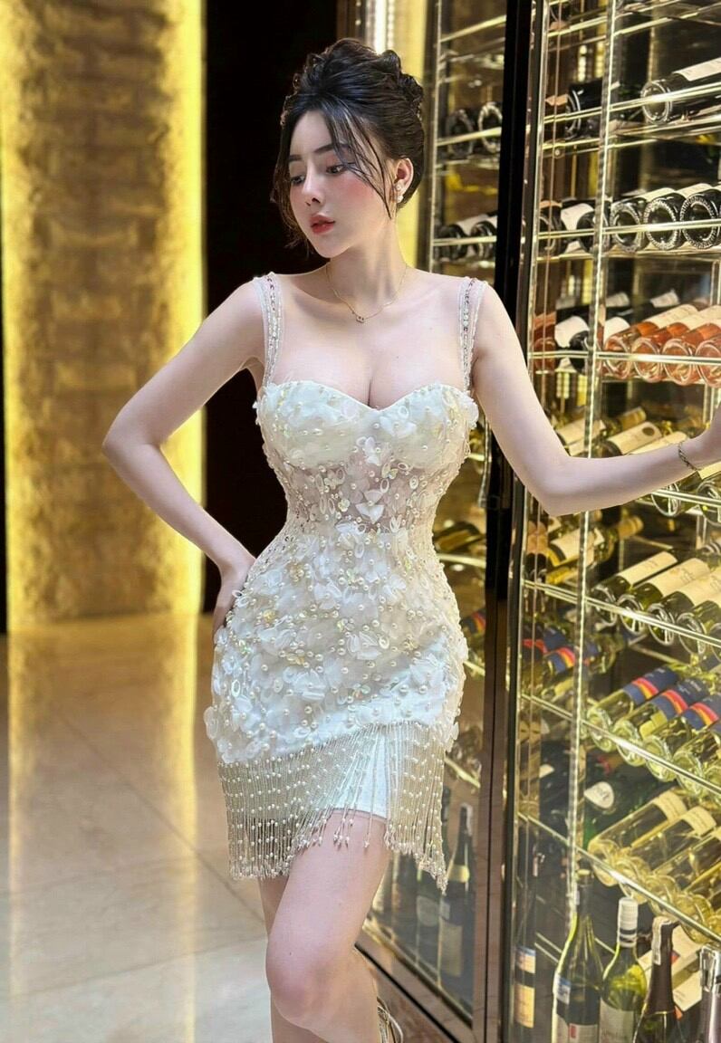 Hoàn tiền 15% - đầm body rua kết bông đính đá