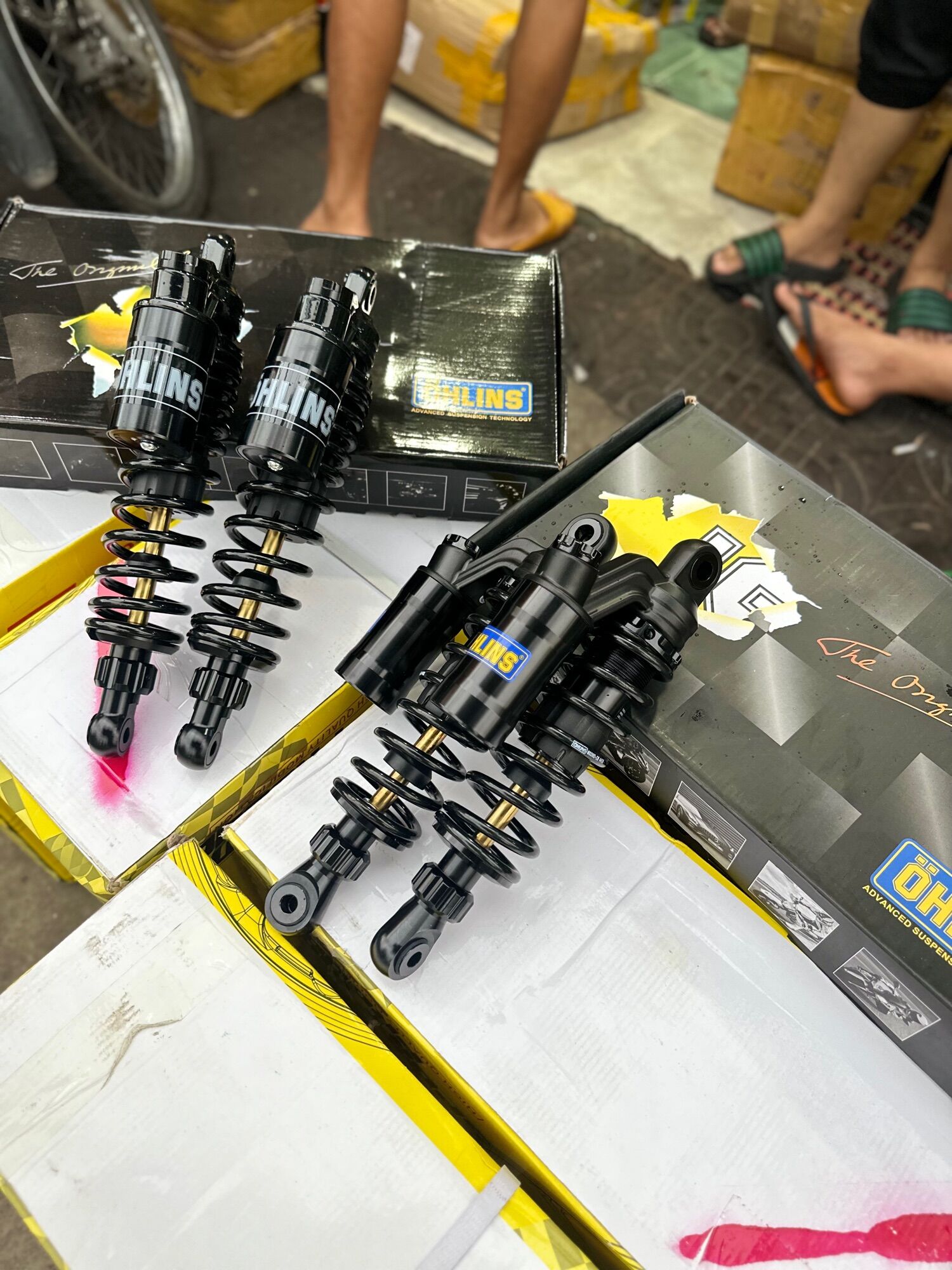 Phuộc Ohlins Bình Dầu Đen Ty Vàng Wave Sirius