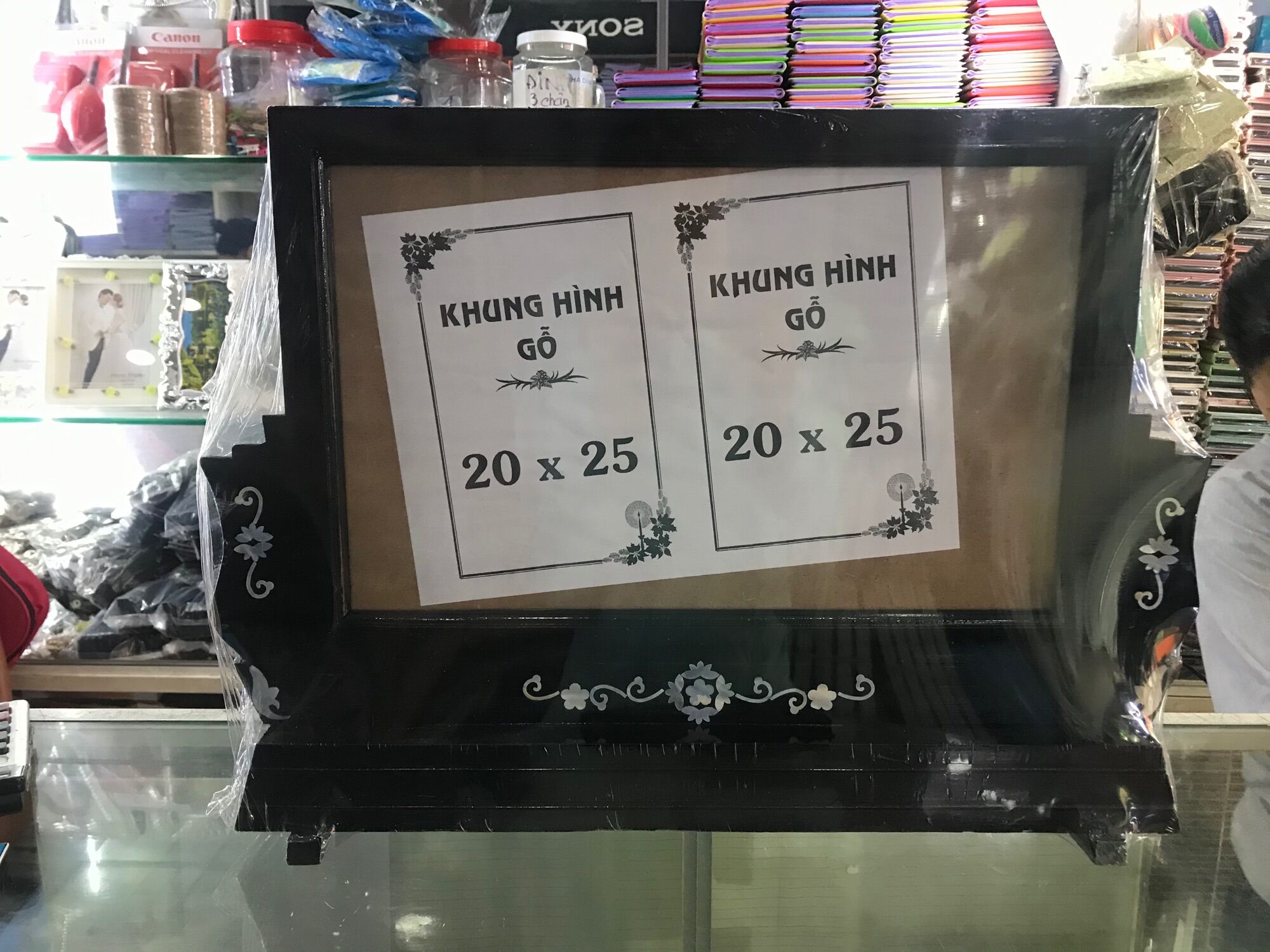 Khung hình thờ gỗ đôi
