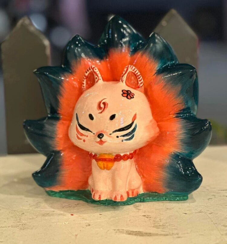 Tượng thạch cao tô màu hồ ly 9 đuôi cái