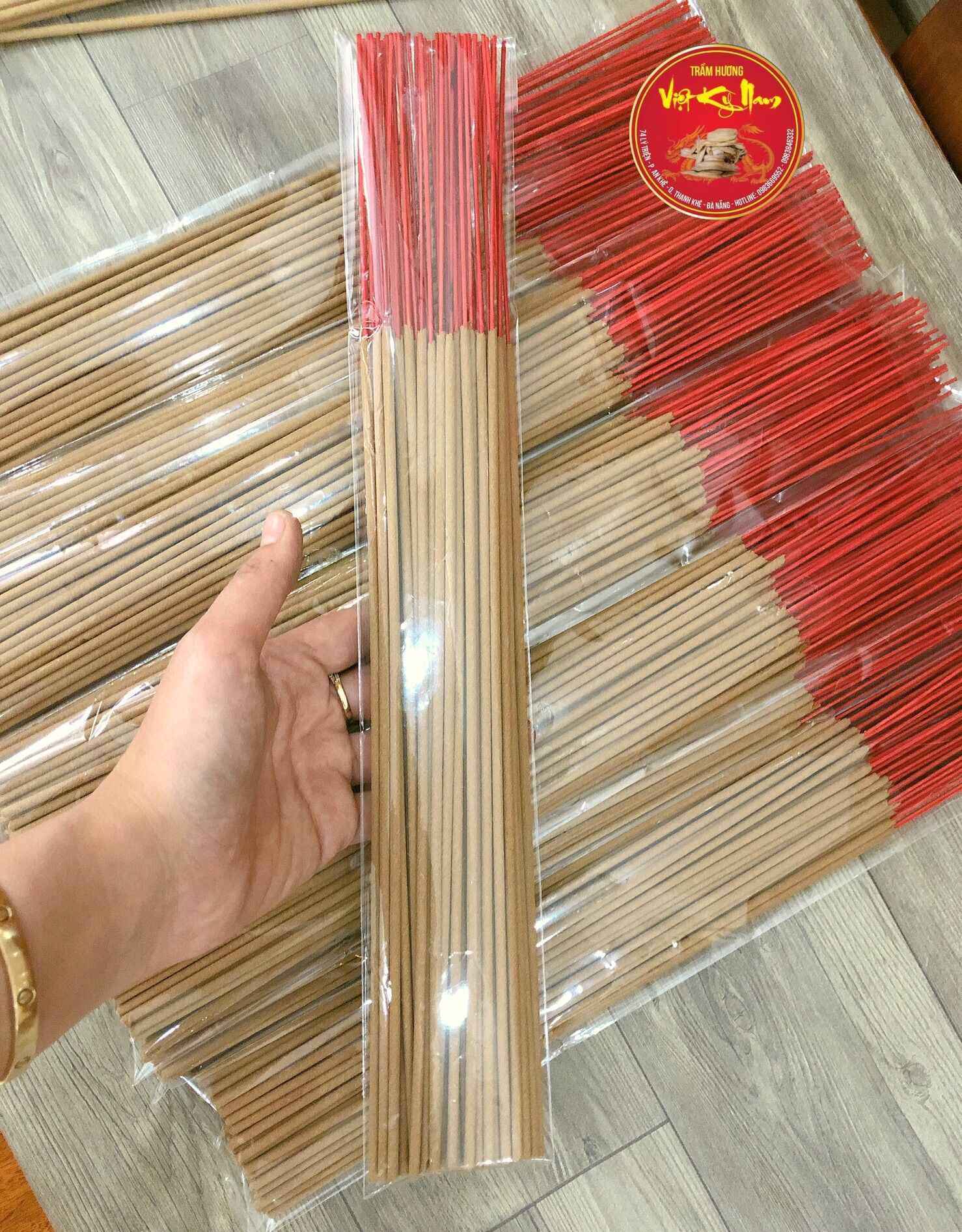 Nhang tép trầm hương 40.000 / hộp khoảng 60 cây
