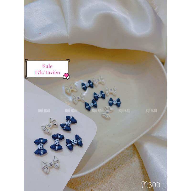 SALE CHARM NƠ TRẮNG ĐEN 2 MÀU M300