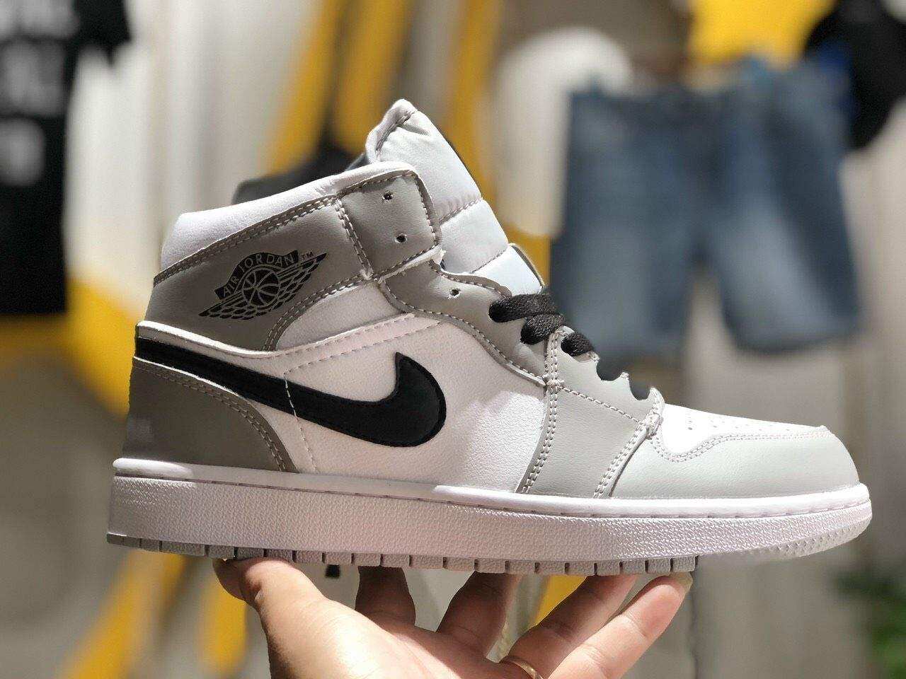 Giày cao cổ Air Jordan xám