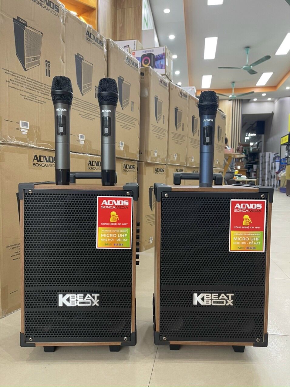 Loa karaoke mini di động Acnos CS120 (Loa 2 đường tiếng, 1 bass 20cm, 1 treble, 1 Micro karaoke UHF, công suất 50W-300W)