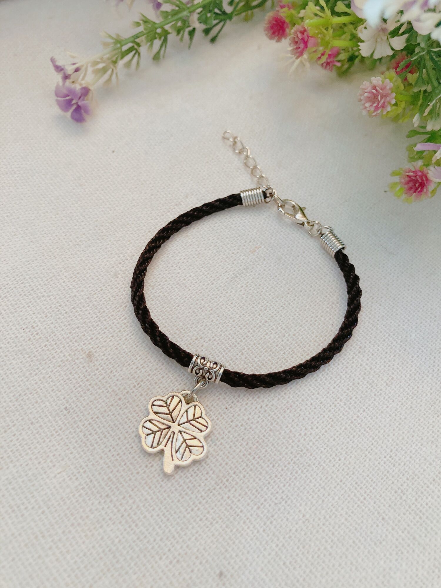 Vòng tay handmade cỏ 4 lá