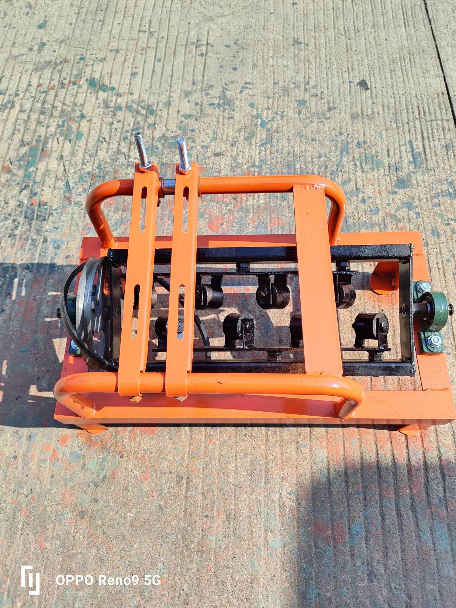 máy duỗi sắt xây dựng v5