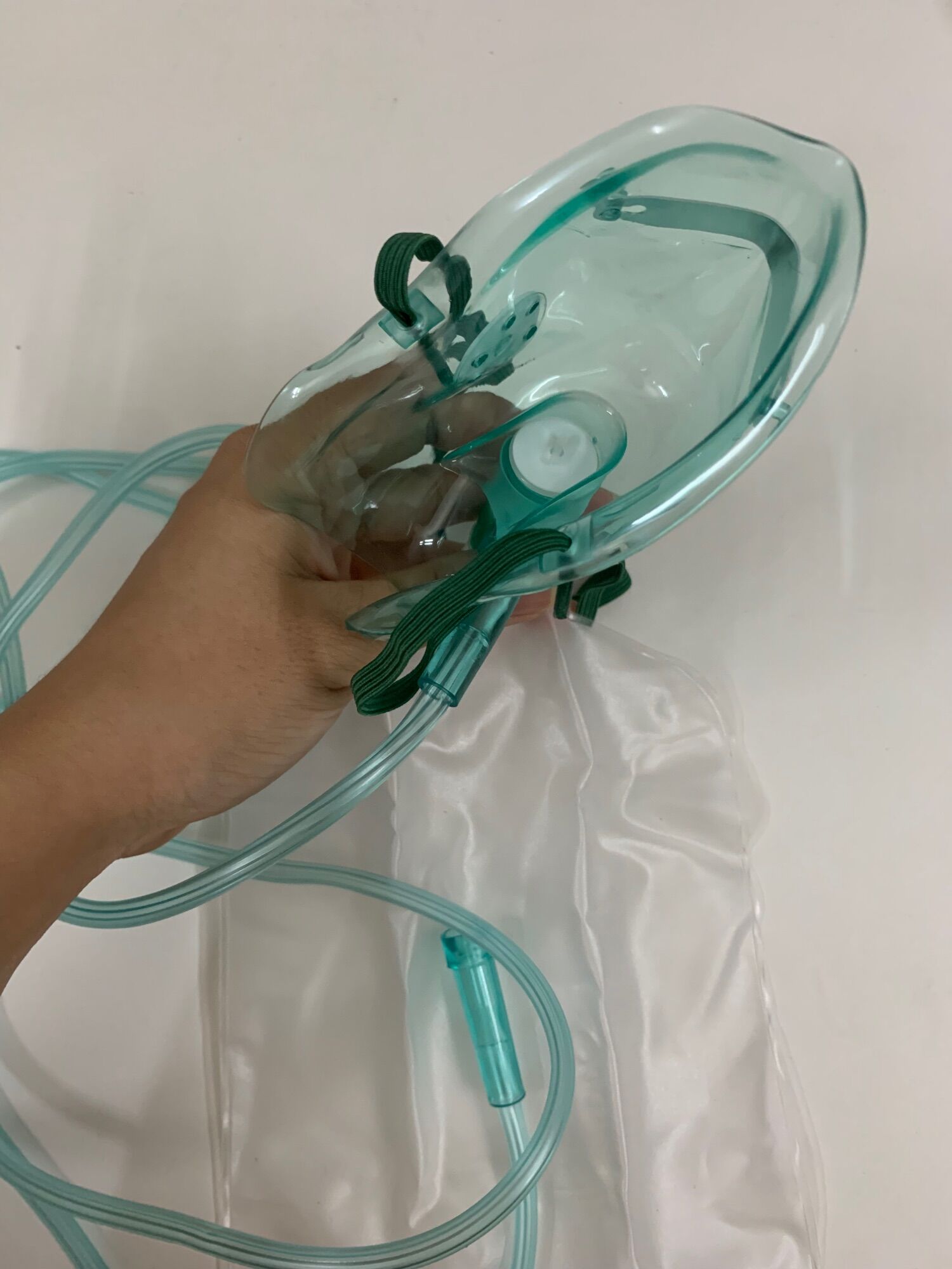 Mặt nạ thở oxy, Mask thở oxy có túi và không túi