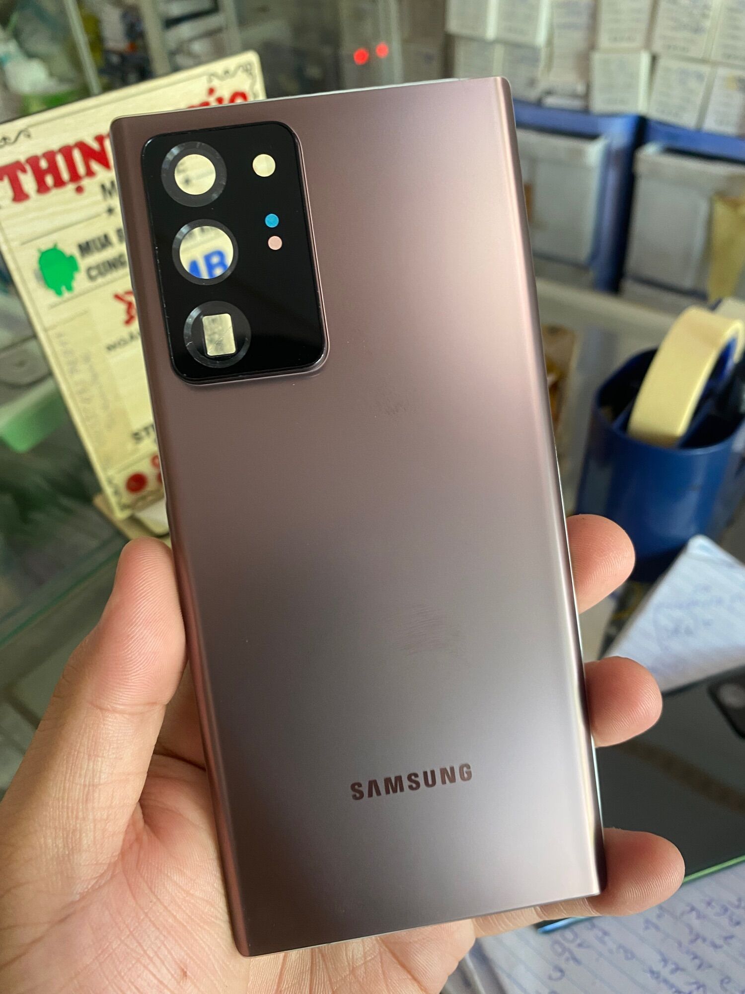 Lưng Samsung Note 20 Ultra có kính cam