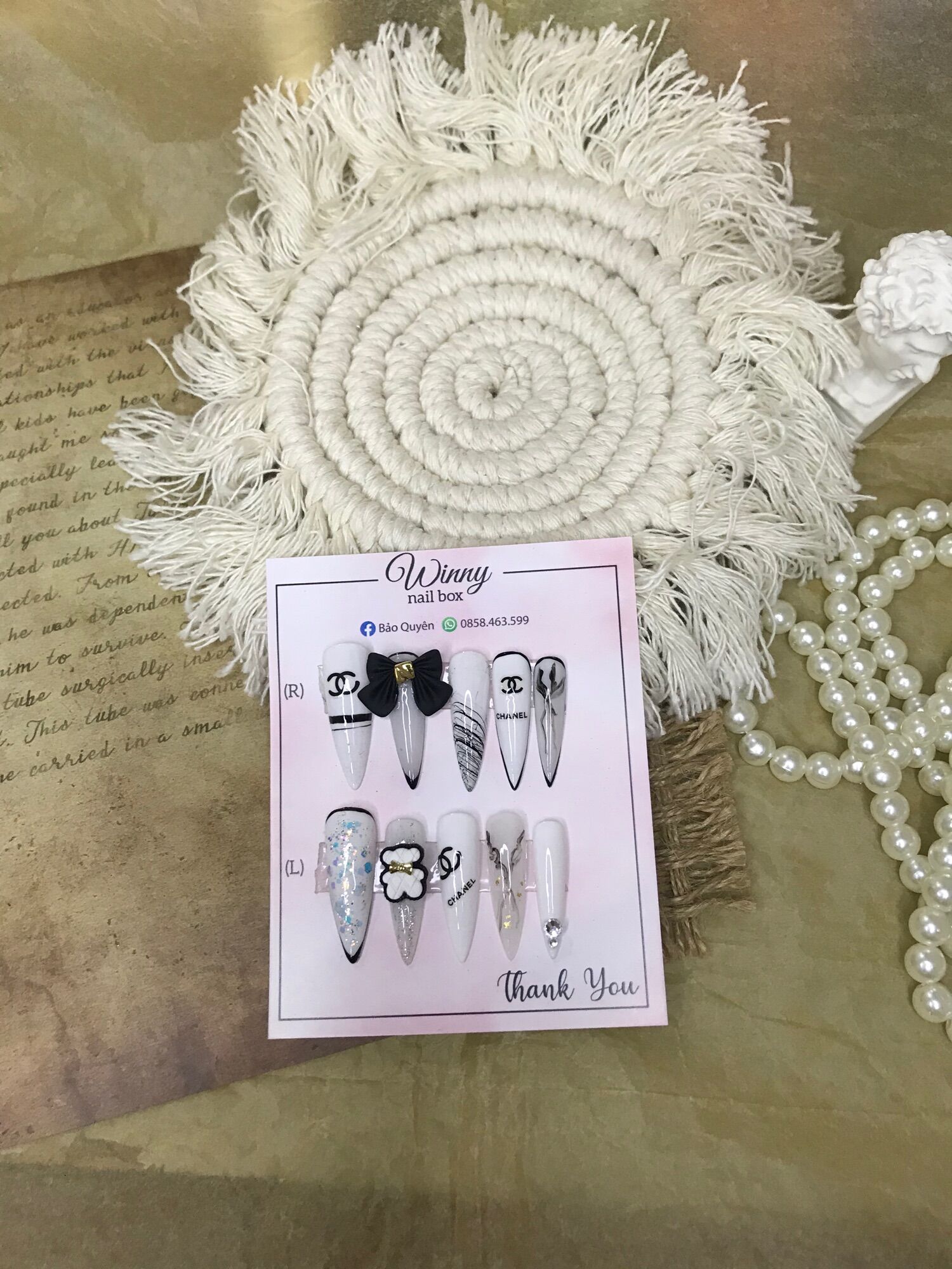 Nailbox móng up móng giả trắng đen chanel nơ đen