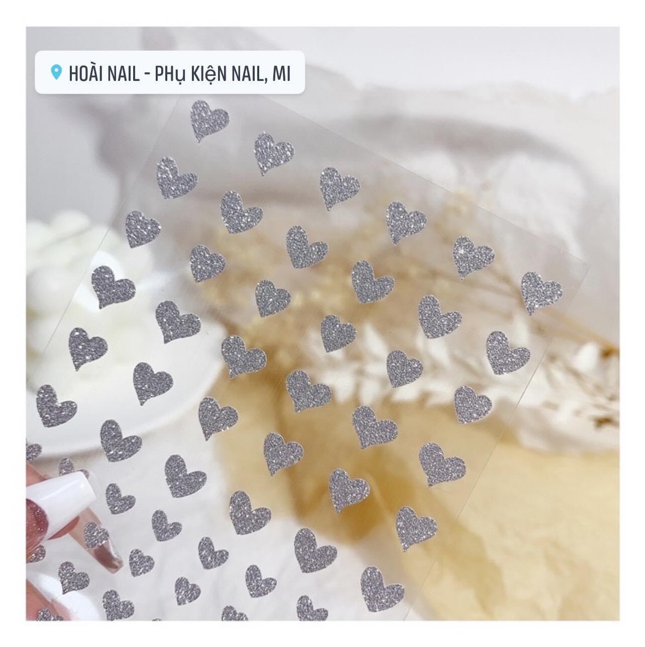Sticker lấp lánh gắn móng tay