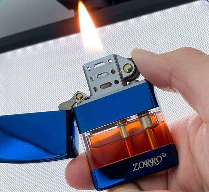 Bật lửa đá xăng Zippo Zorro lộ xăng cao cấp