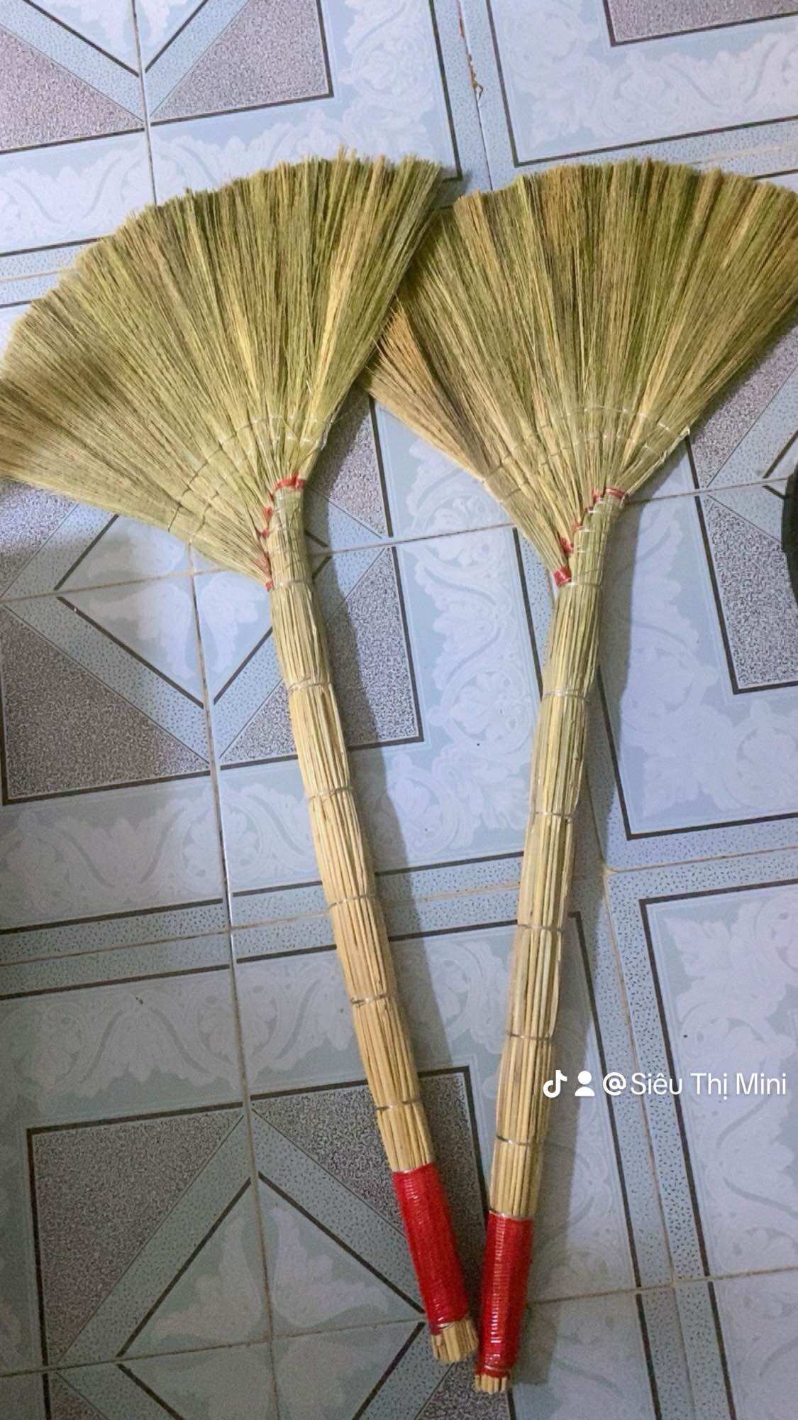 Chổi Quét Nhà Bông Cỏ Hàng Dày Quấn Kẽm Thiết Kế Đơn Giản Đồng Tre