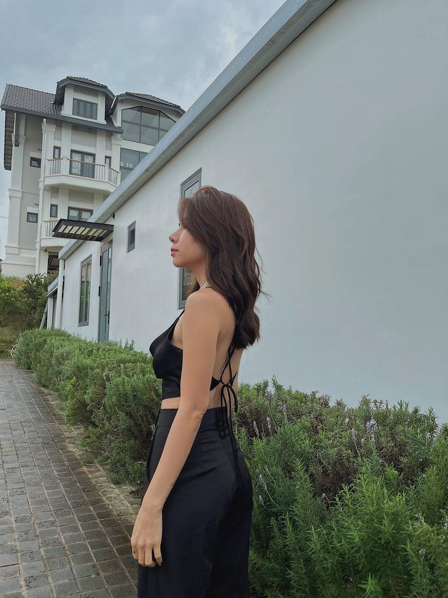 Áo hai dây cổ đổ