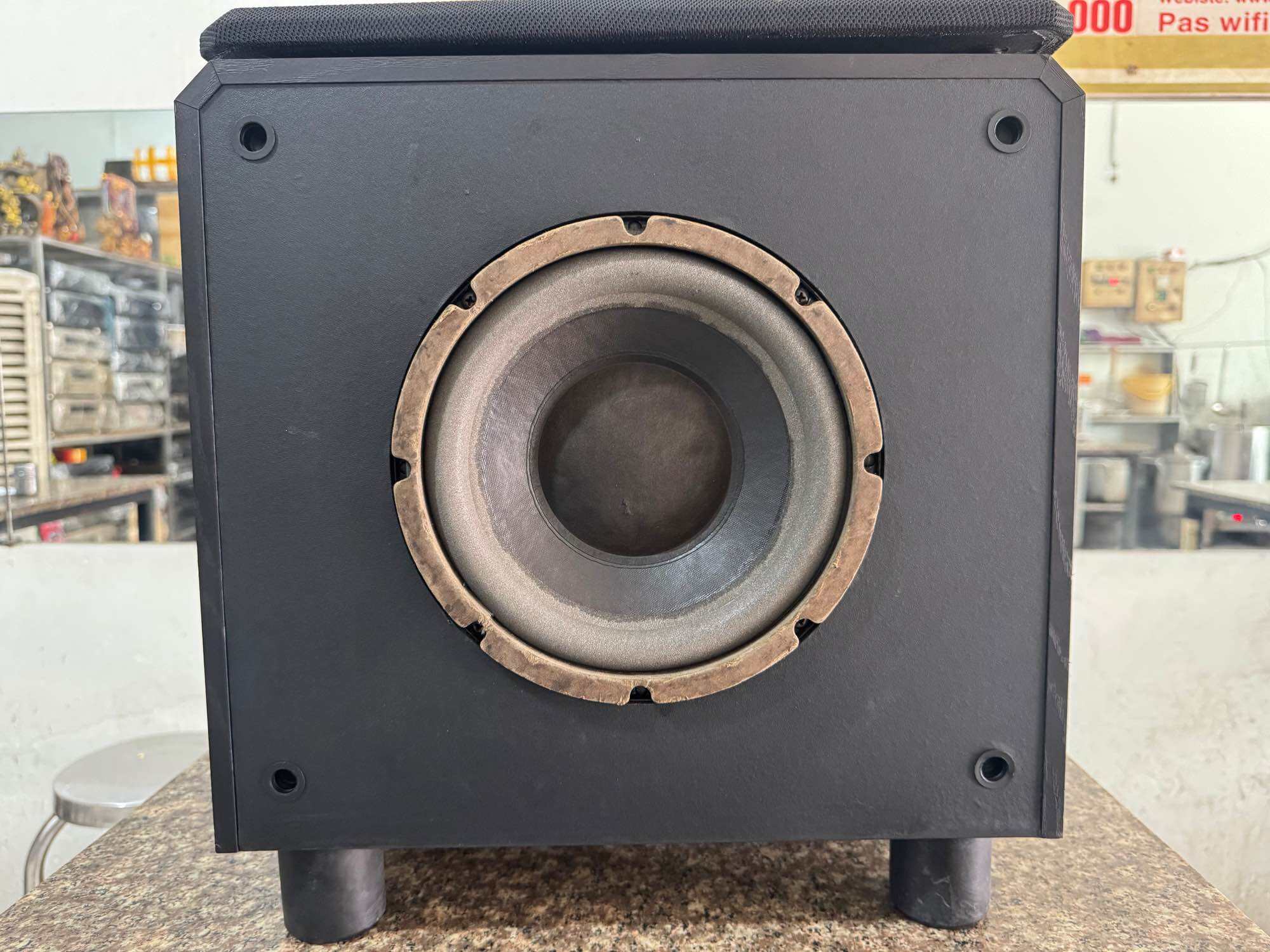 Loa Sub Velodyne V-810x-B made in USA có thiết kế 1 bass 20cm từ loa rất khủng và 1 bass cộng hưởng 25cm, bass rất manh