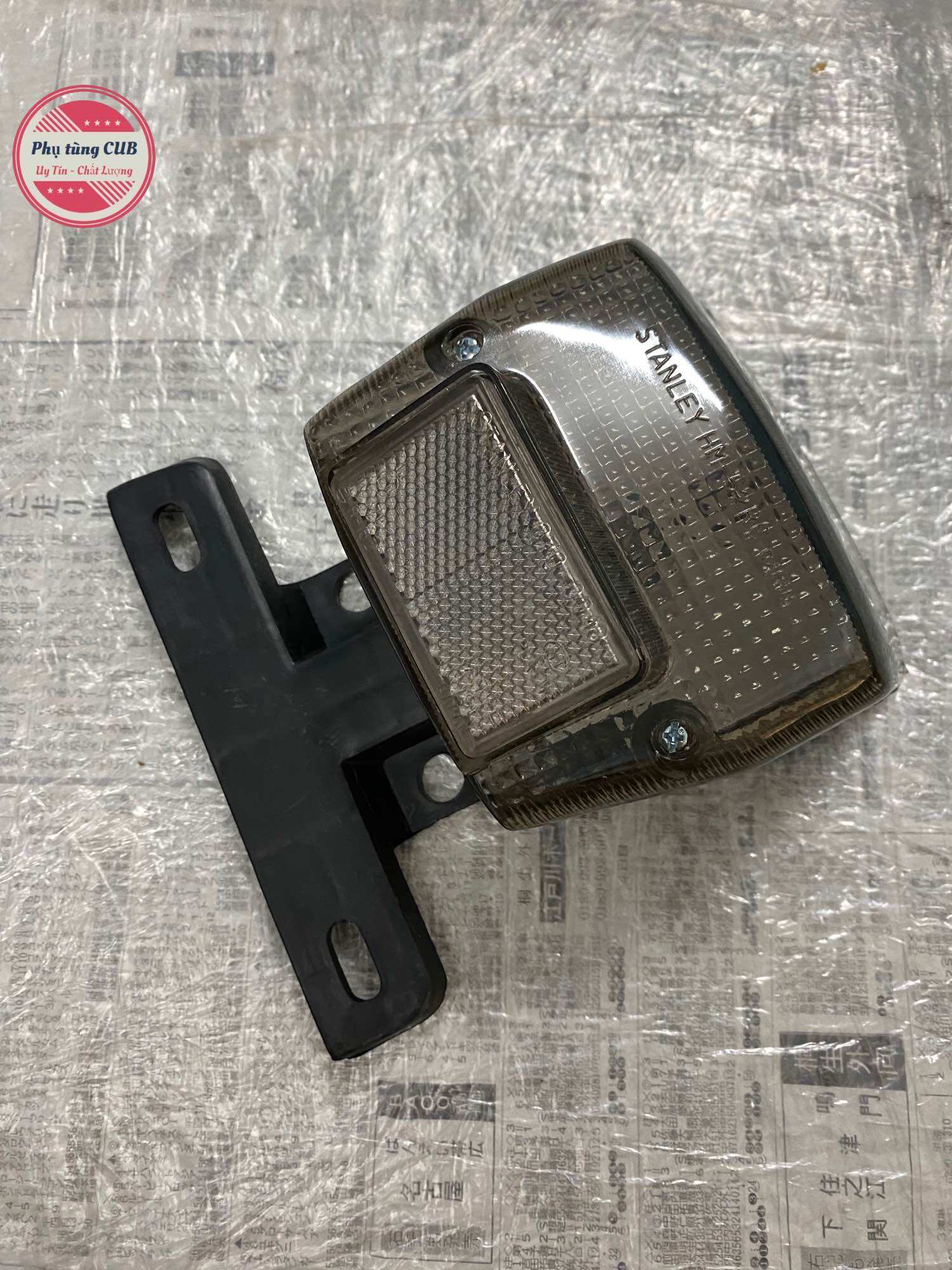 Đèn hậu cub 82-84-Dd chụp màu khói