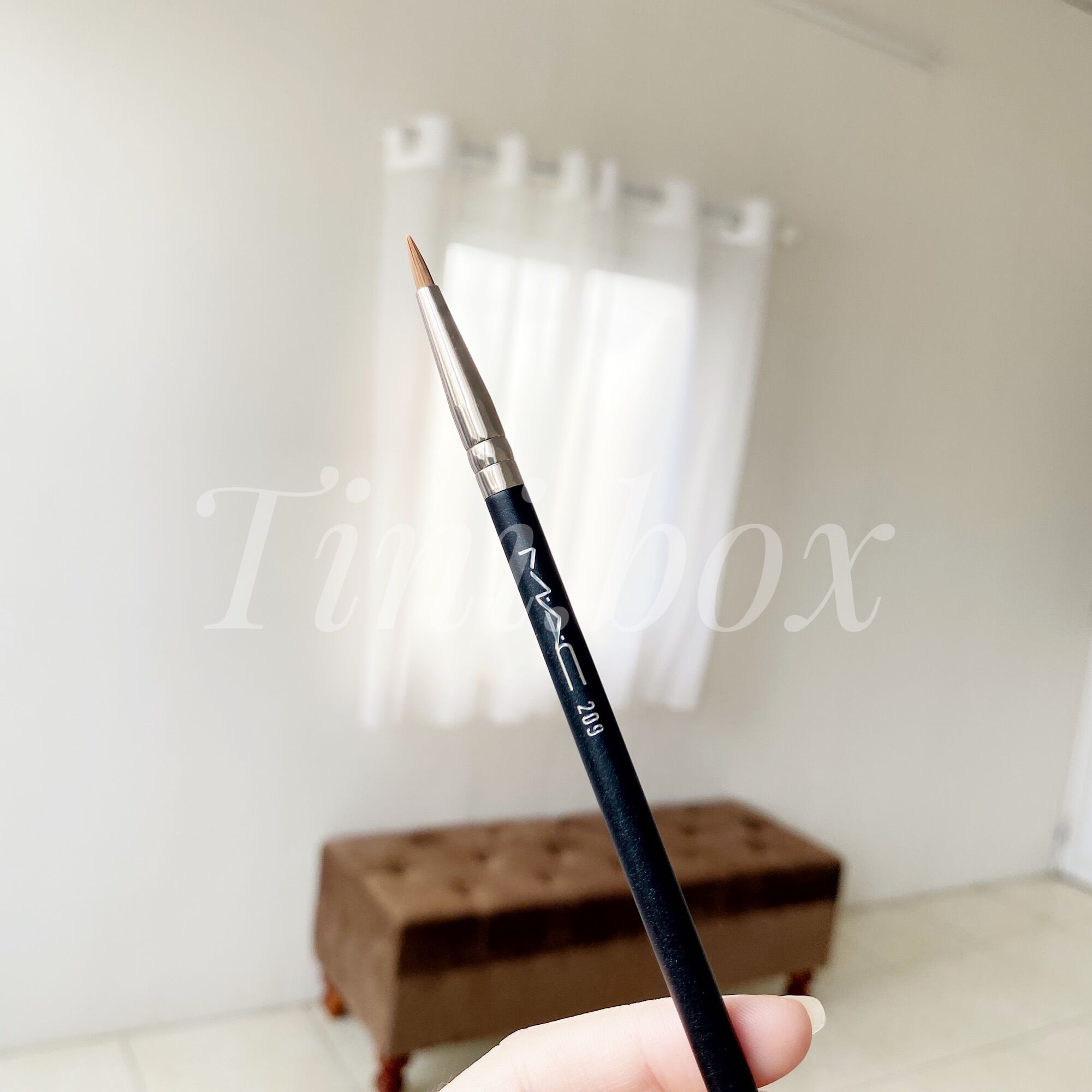 Cọ vẽ eyeliner đầu nhọn M.209