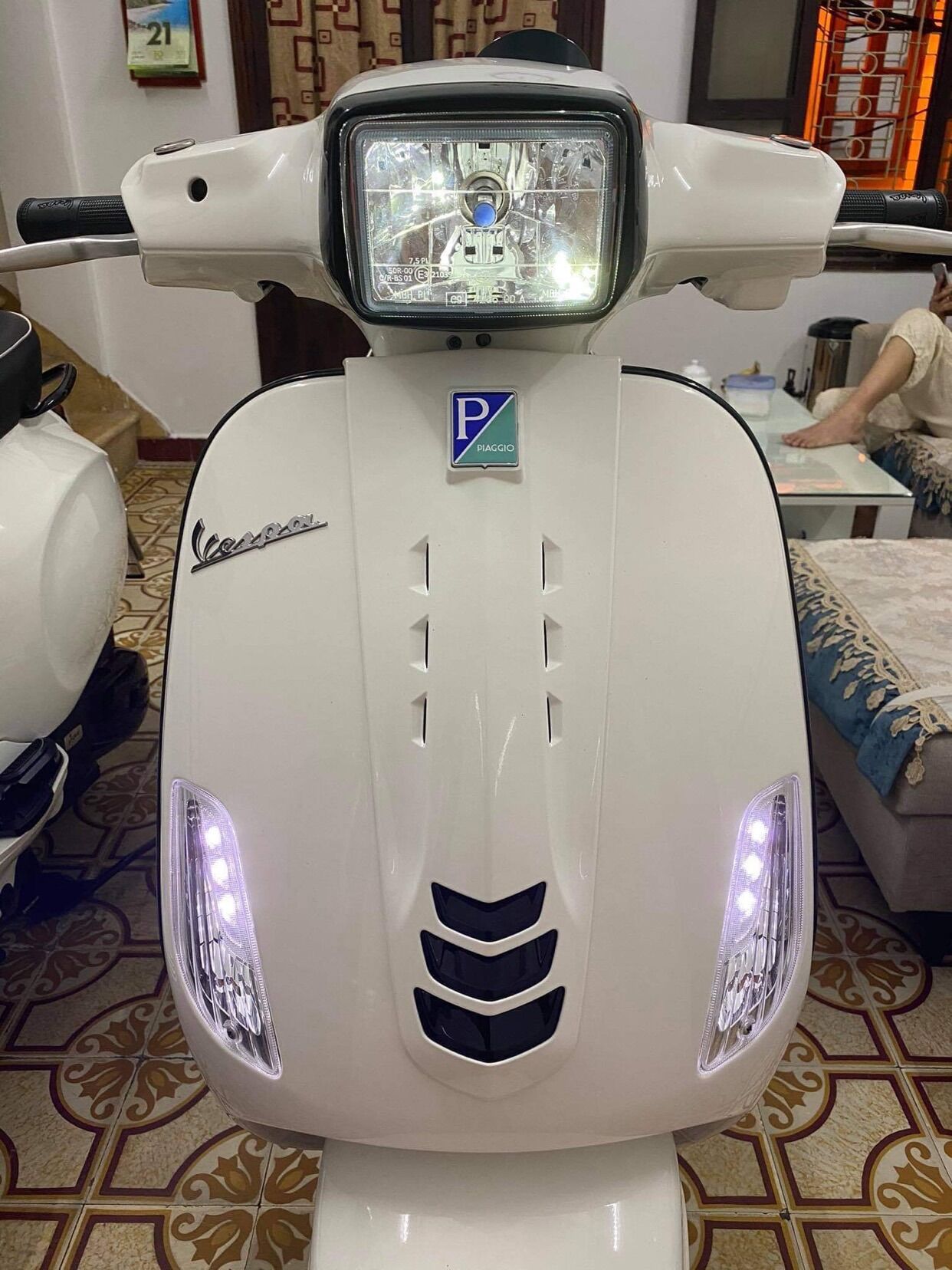Xi nhan trước led vespa Lx 2021