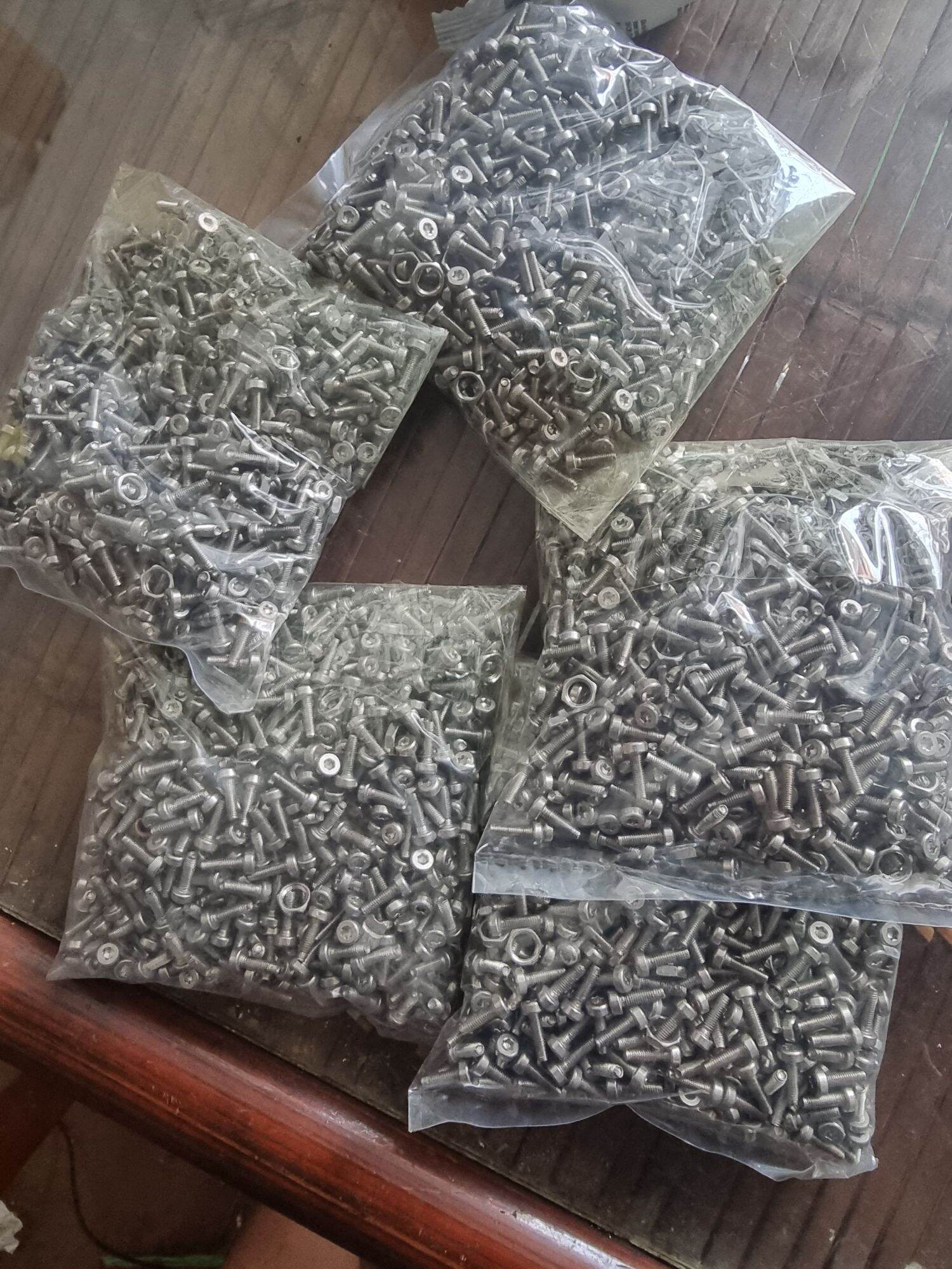 Túi 500 vít hoa thị m3x10mm inox 304