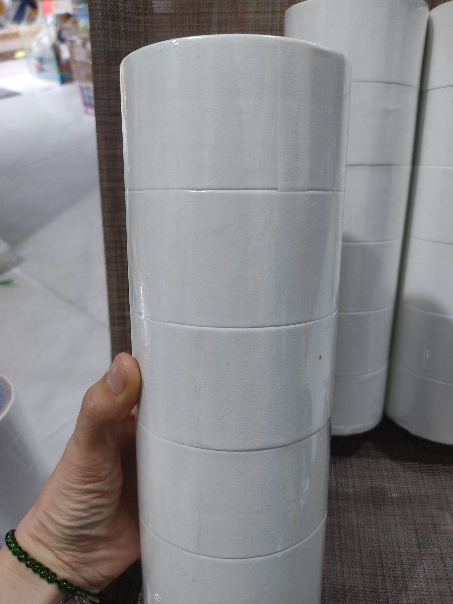 1 cuộn băng keo 2 mặt 4.8