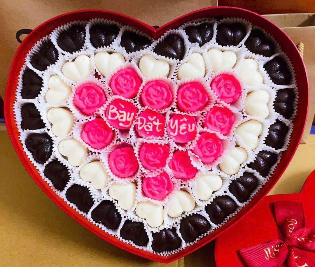Hộp socola VALENTINE theo yêu cầu ( kèm thiệp + ghi nếu có yêu cầu)