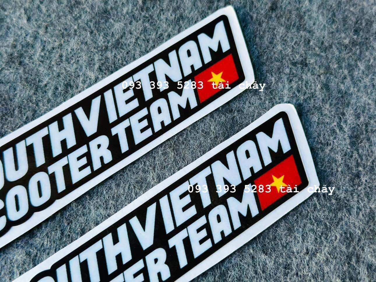 [ 1 MIẾNG ] TEM DECAL DÀI 15CM CHỬ TRẮNG NỀN ĐEN